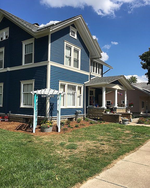 1st image of 117 E Oak St