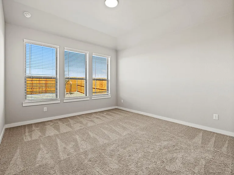 102 Travine Dr — Photo 8