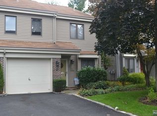 68 Chelsea Ct, Saddle Brook, NJ 07663