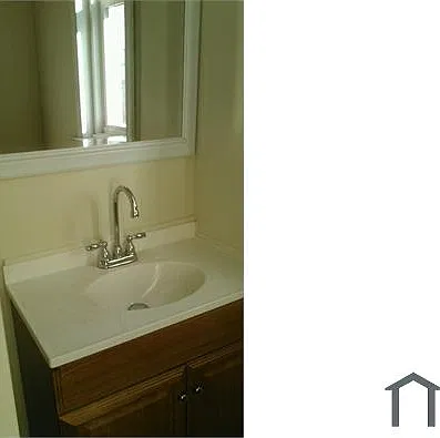 5 bed, 2000 sqft, $2,185 — Photo 4