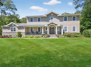 31 Louis Dr, Melville, NY 11747