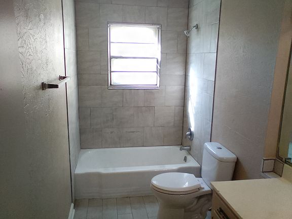 4th image of 2721 Waggoner Ave