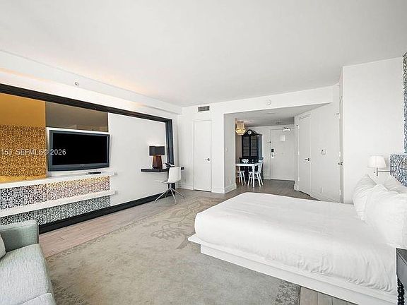 3rd image of 1100 West Ave #819