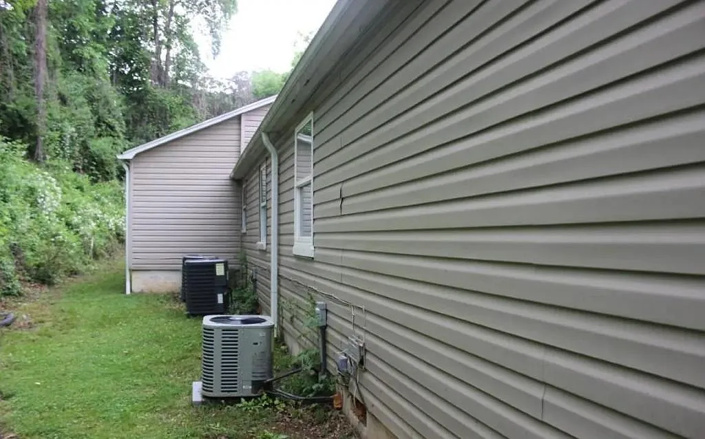 5705 Fountain Rd — Photo 2