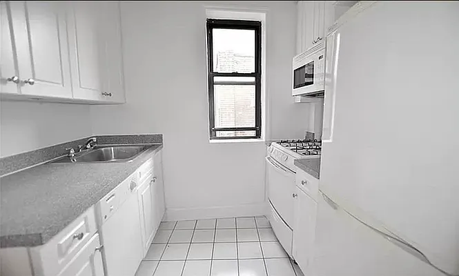 Rented by Manhattan Realty Group | media 5
