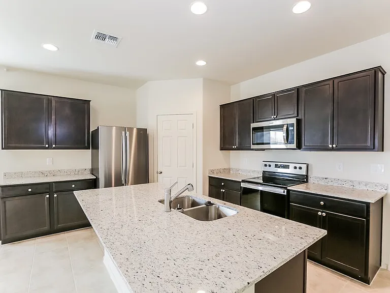 10804 W Bloch Rd — Photo 6