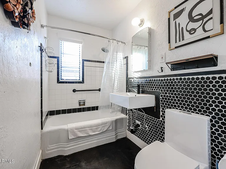 1923 W Earll Dr — Photo 23