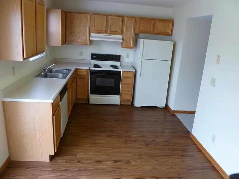 Large Kitchen with lots of cabinets!