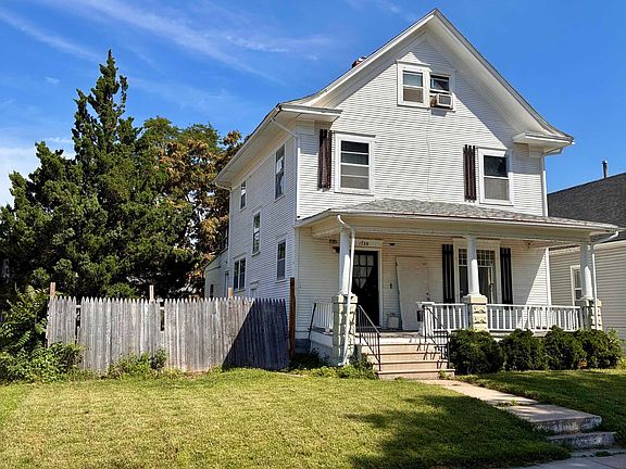 3rd image of 1720 Sumner St