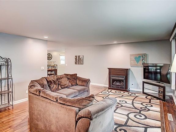 4th image of 234 Laura Ave
