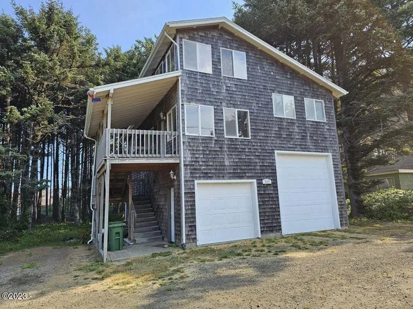455 Coolidge Ln, Yachats, OR 97498