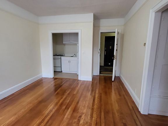 5th image of 531 E Lincoln Ave APT 6A