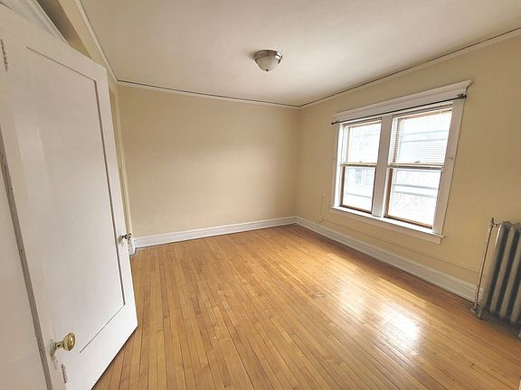 4th image of 1318 N Van Buren St APT 4