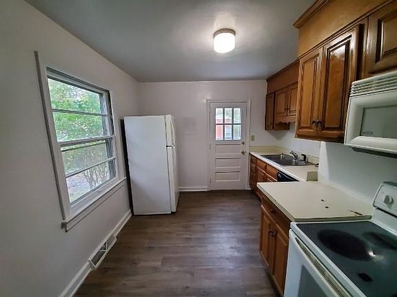3rd image of 2807 Shady Lawn Dr