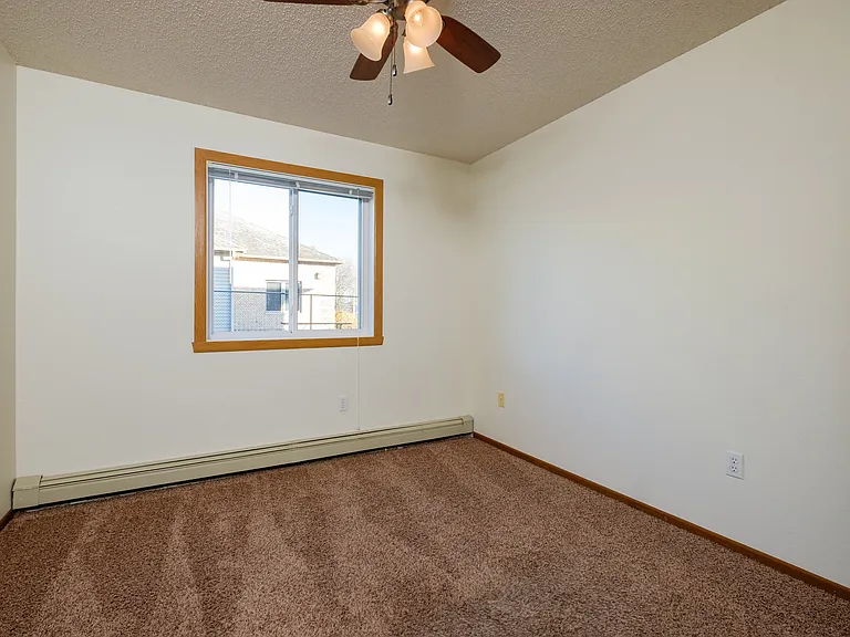 Fargo, ND Maybrook Apartments | Bedroom