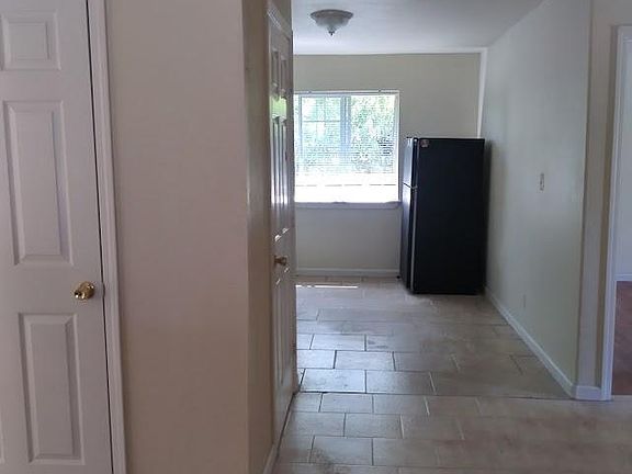 4th image of 963 Pacific Ave Unit B