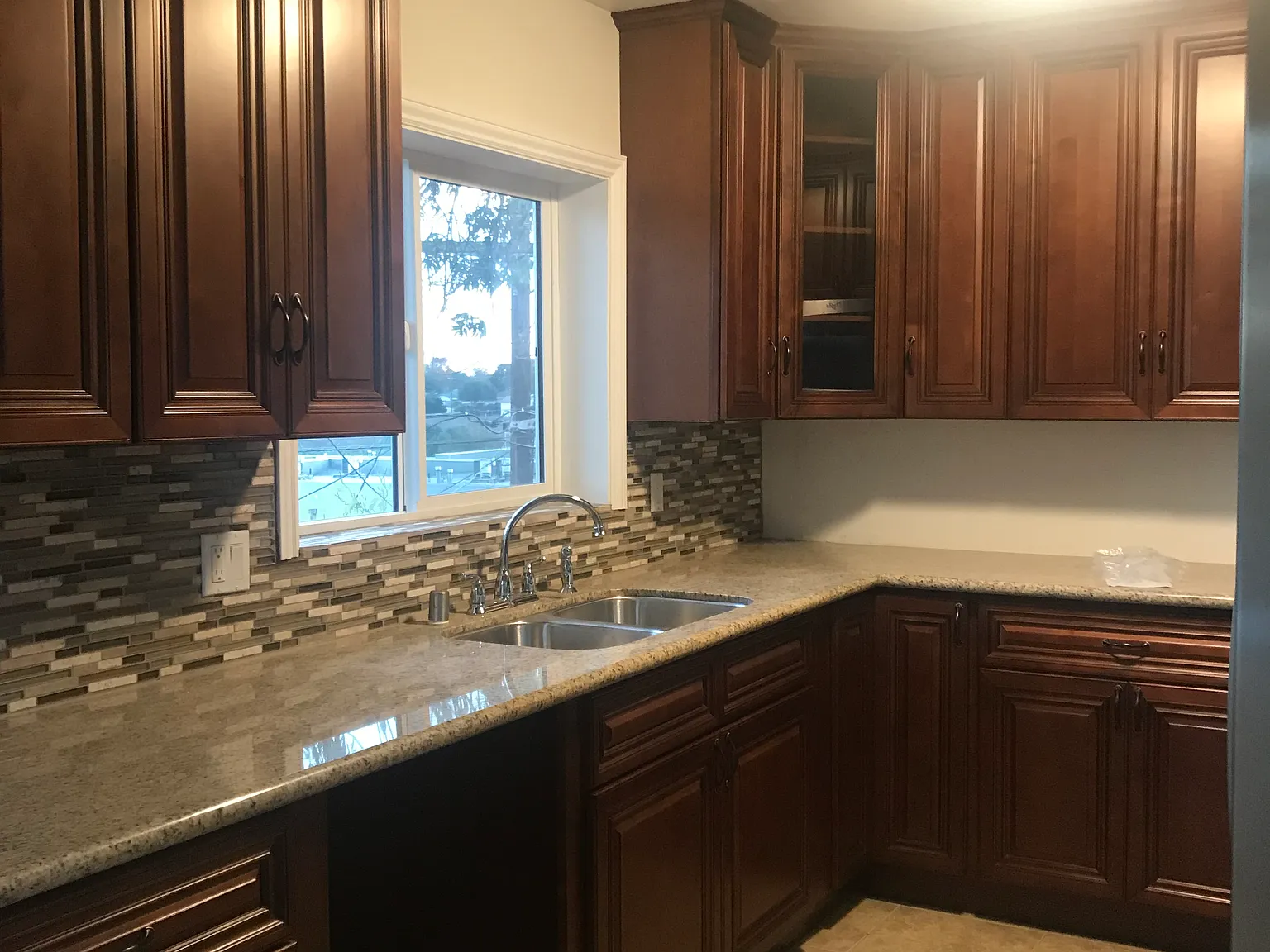 1 bed, 856 sqft, $1,950 — Photo 2