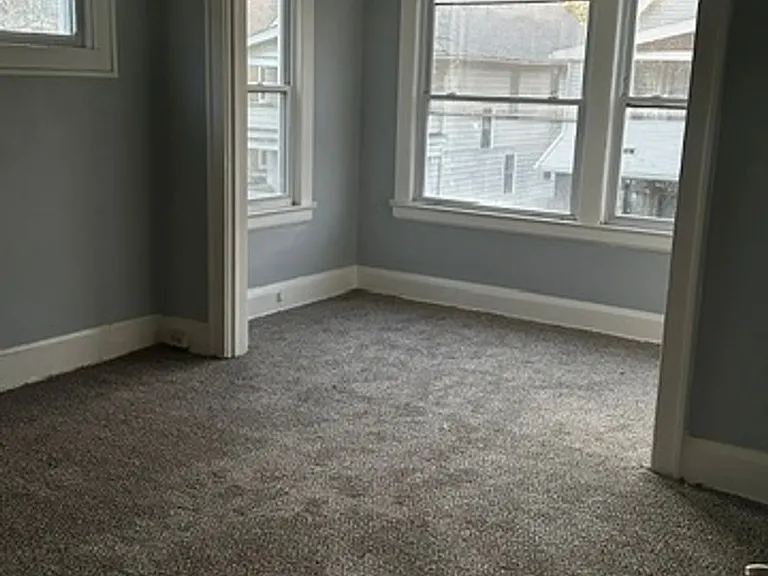 12014 Iowa Ave — Photo 2