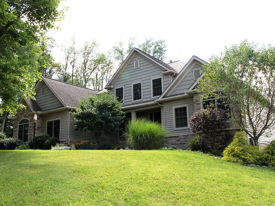 Stone & vinyl exterior