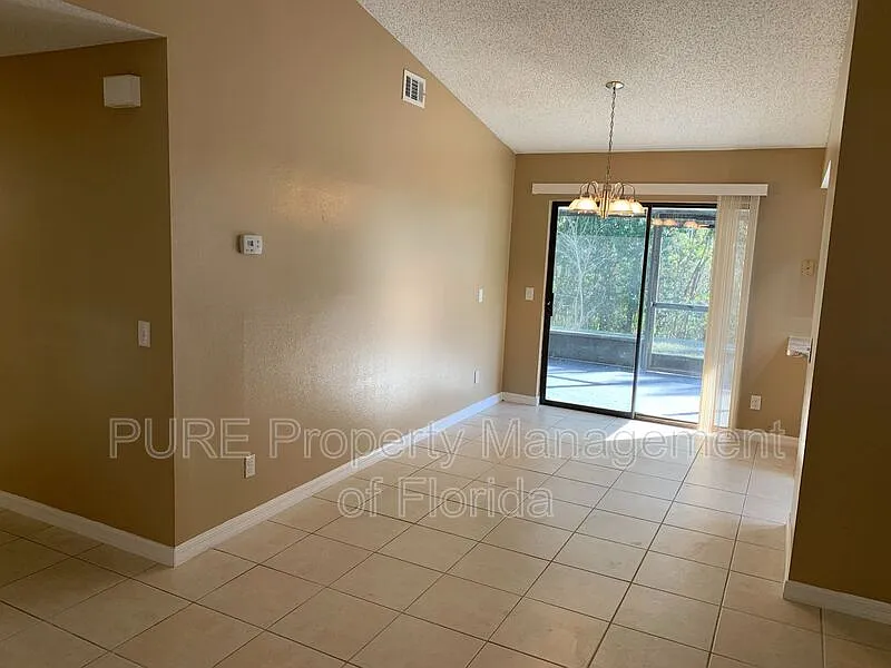 2 bed, 2.0 bath, 1036 sqft, $1,350 — Photo 4