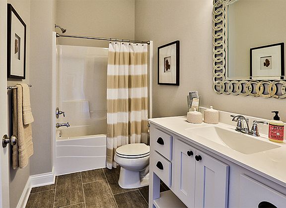 4th image of 9123 Jade Cir N