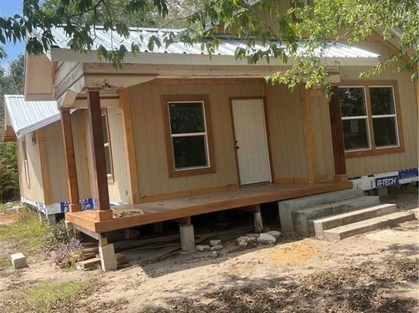 218 S Bright St, Gonzales, TX 78629
