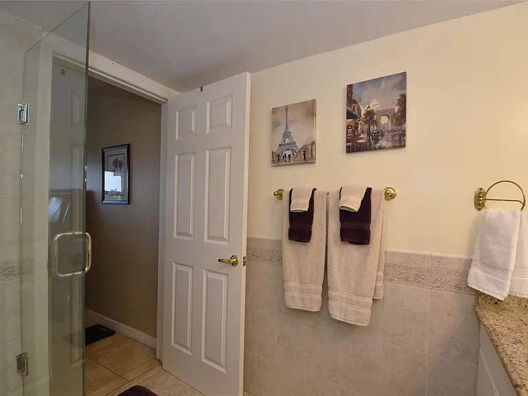 3111 NE 51st St #405C — Photo 25