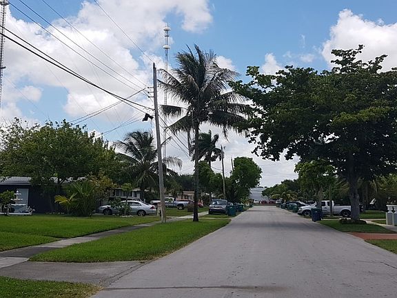 5th image of 20450 NW 2nd Ct