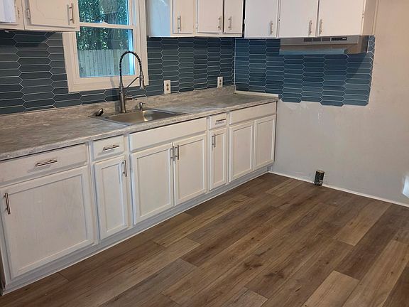 3rd image of 31 White St