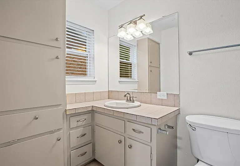 7603 Brookhollow Cv — Photo 17