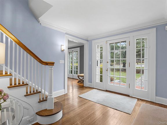 5th image of 584 Forest Avenue