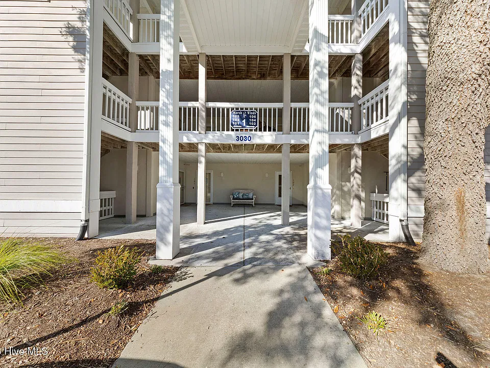 3030 Marsh Winds Cir #102