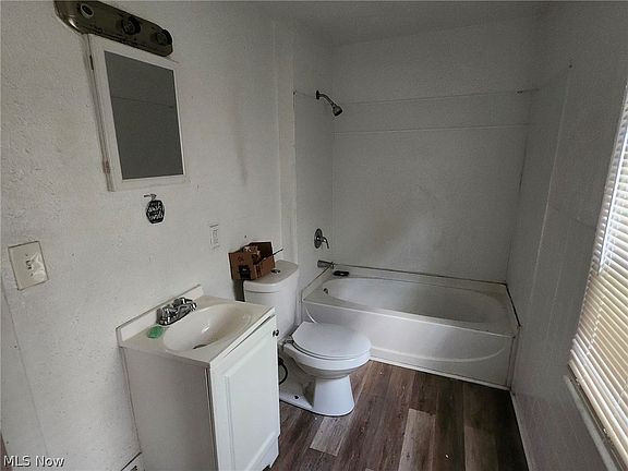 5th image of 9807 Elizabeth Ave