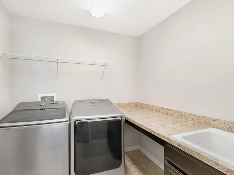10013 Stockbridge St — Photo 10