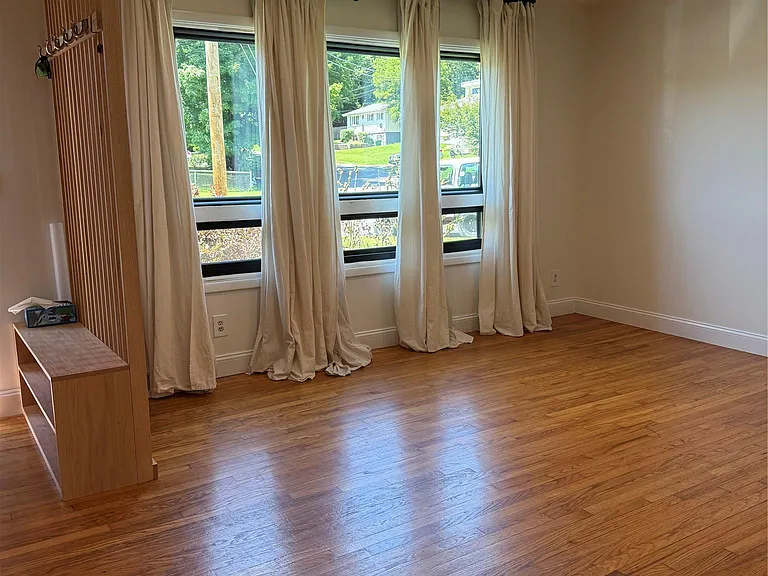 55 Cumberland Rd — Photo 2
