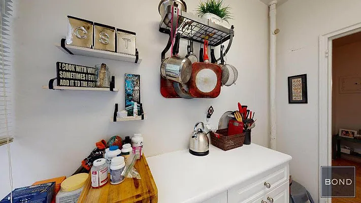 Rented by Bond New York | media 10