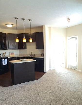 Nice open kitchen - great for entertaining