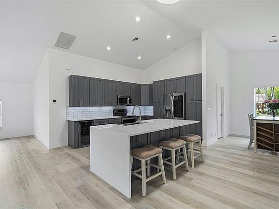5th image of 6339 Blue Bay Cir