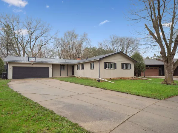 4006 Cardinal Ct, Cedar Falls, IA 50613