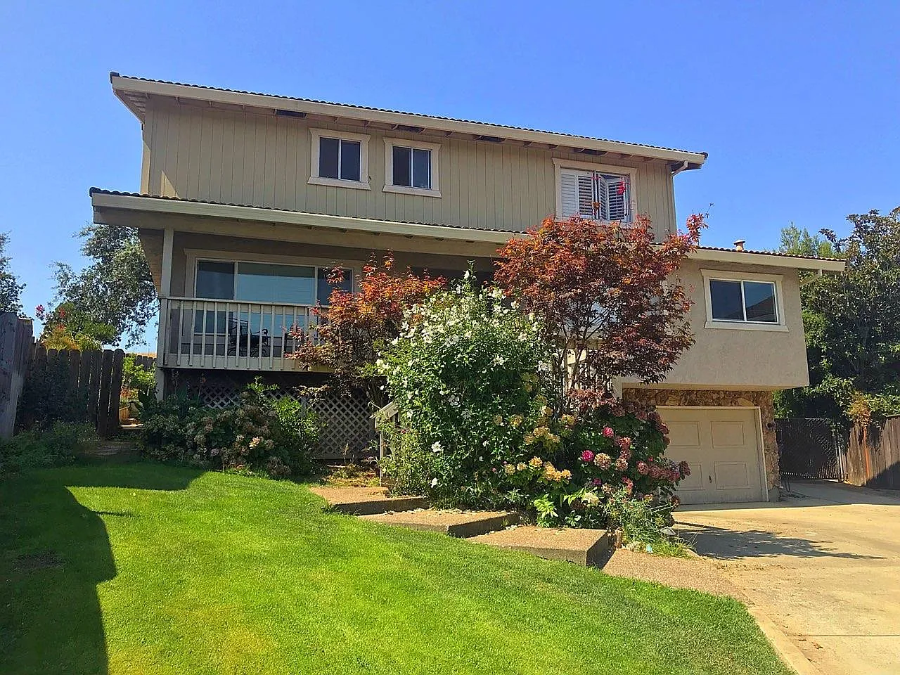1070 Creekside Ct photo 1