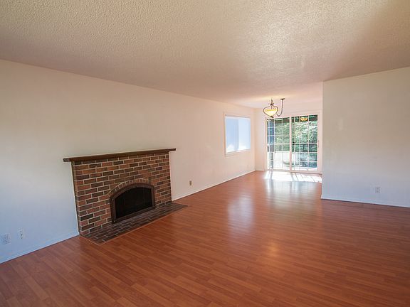 4th image of 2501 Crestline Dr