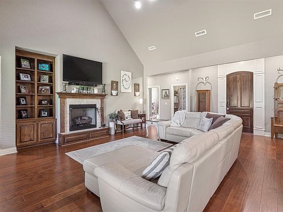 4th image of 399 Driftwood Dr