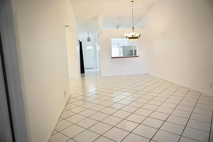 3 bed, 1248 sqft, $2,900 — Photo 3