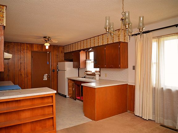 5th image of 202 W Olive St