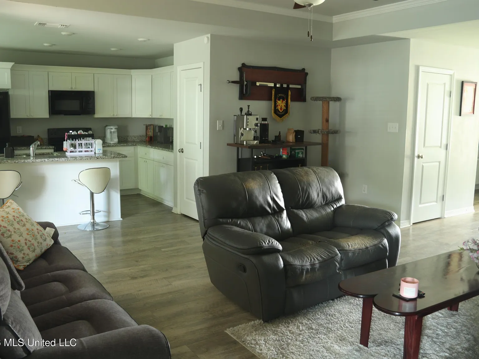 3 bed, 2.0 bath, 1340 sqft, $1,850 — Photo 3