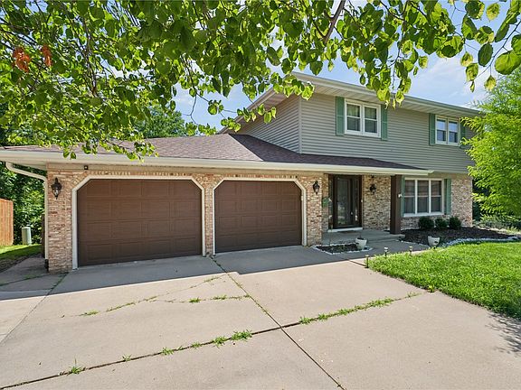 3rd image of 3106 Blue Ridge Ct NE
