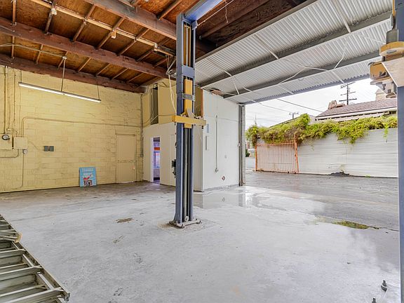 5th image of 7820 Lankershim Blvd