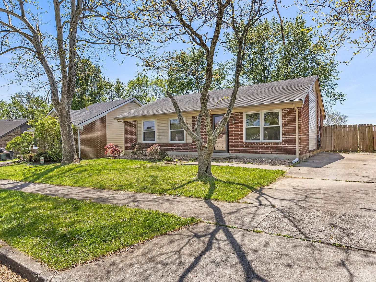 1576 Springfield Drive - 1 — Photo 3
