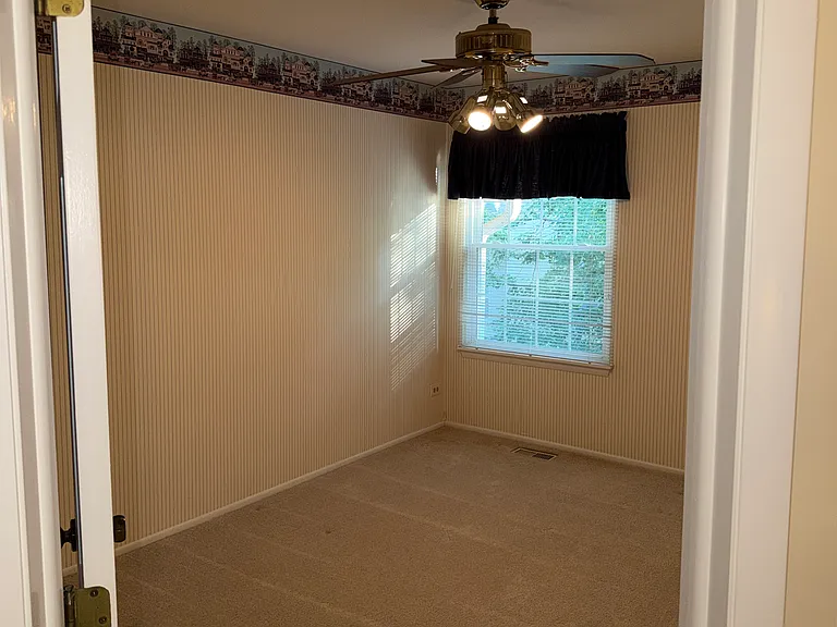 2106 Glasgow Ct — Photo 15
