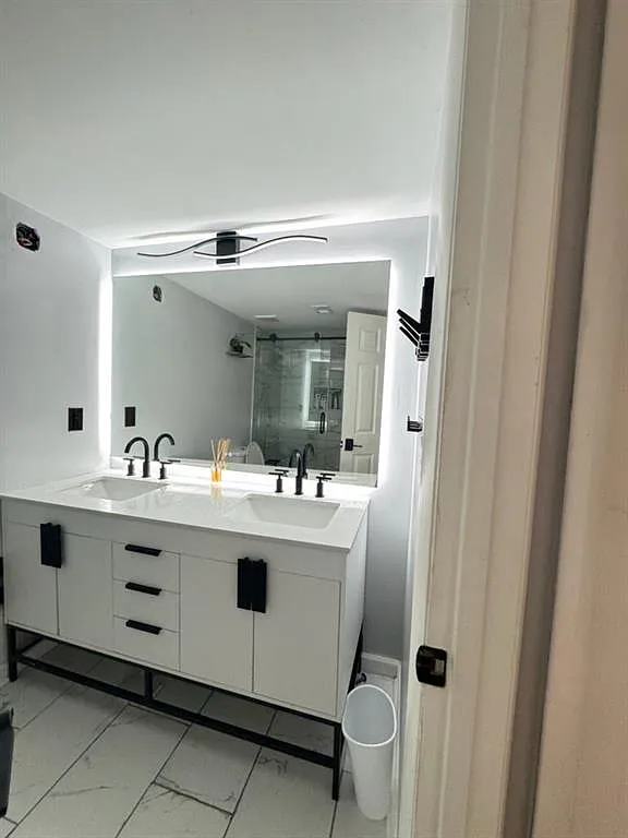 1 bed, 1.0 bath, 978 sqft, $1,800 — Photo 3